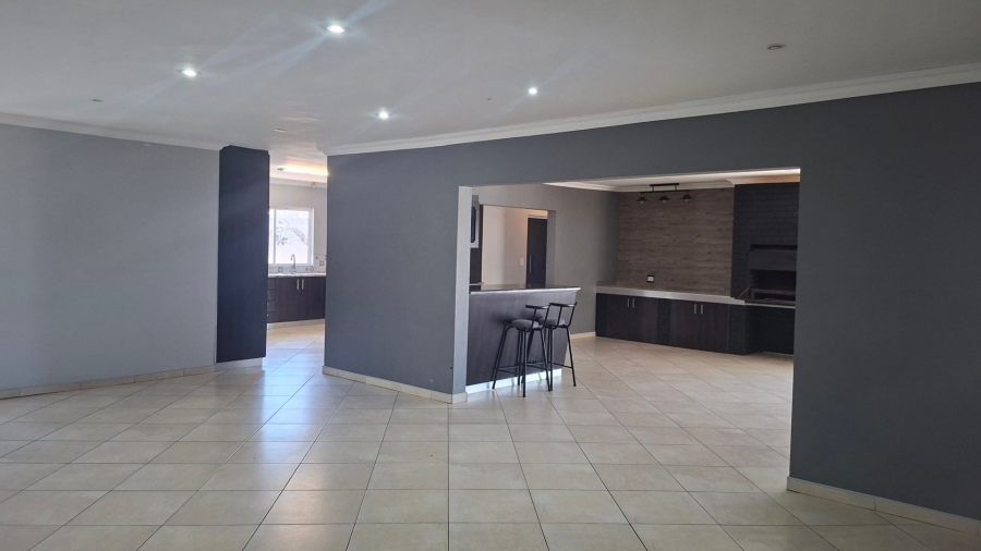 4 Bedroom Property for Sale in Sunrise On Sea Eastern Cape
